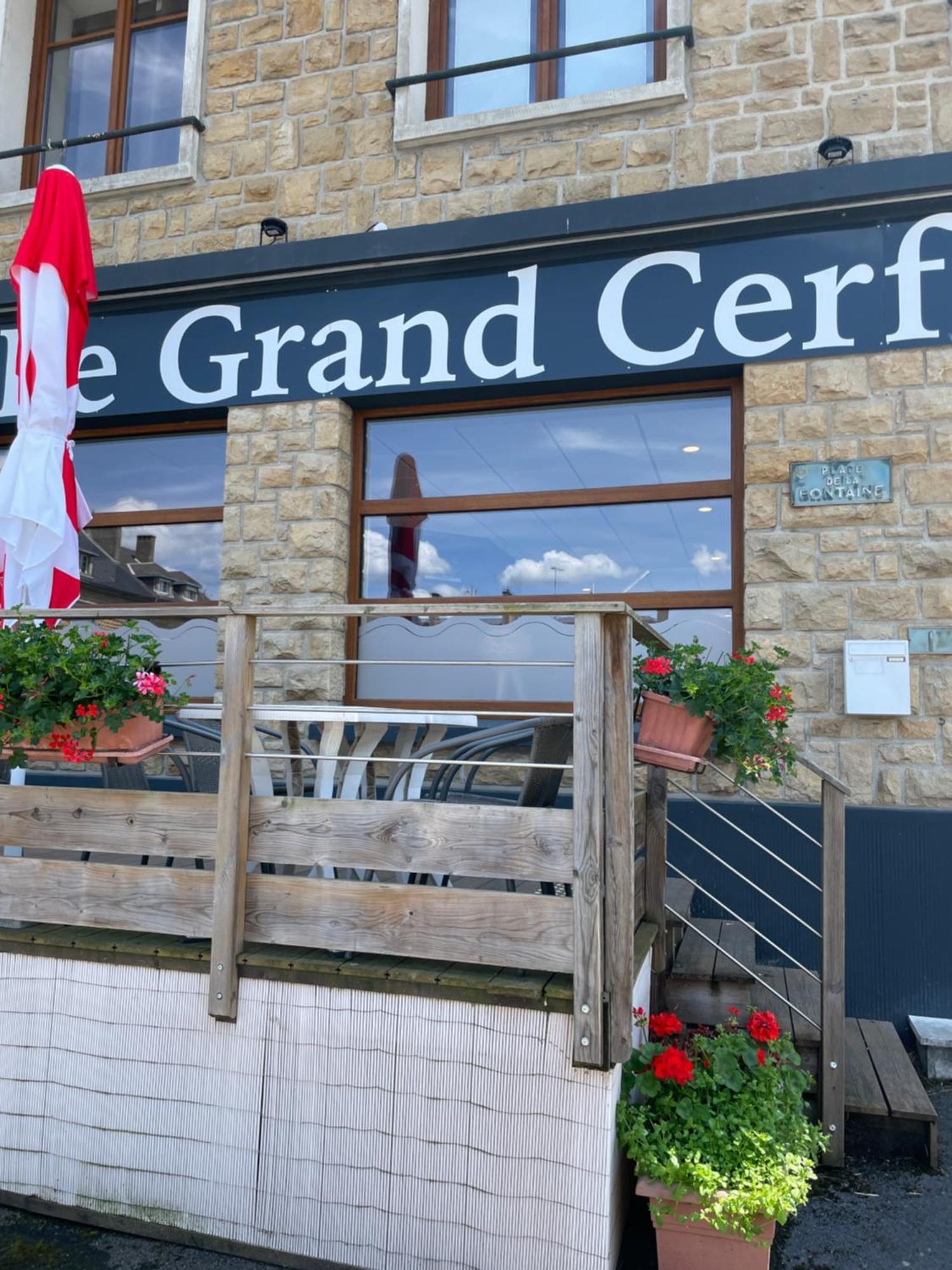 Le Grand Cerf Hotel Carignan Exterior foto